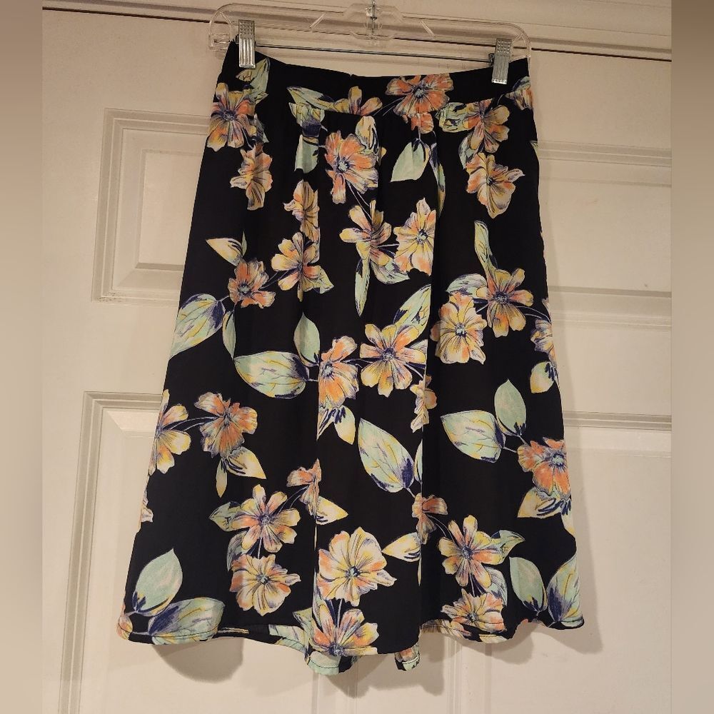 Black floral a line knee length skirt S